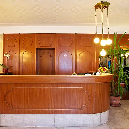 Carmen Hotel 3*