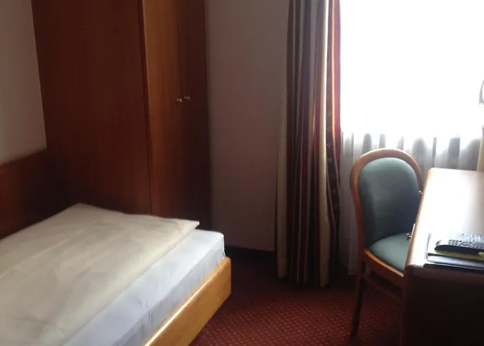 カルメン ホテル 3*