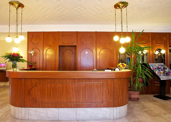 カルメン ホテル 3*