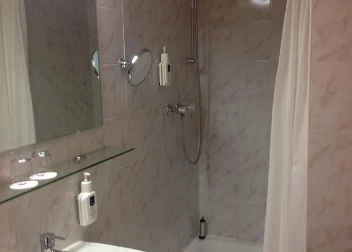 カルメン ホテル 3*